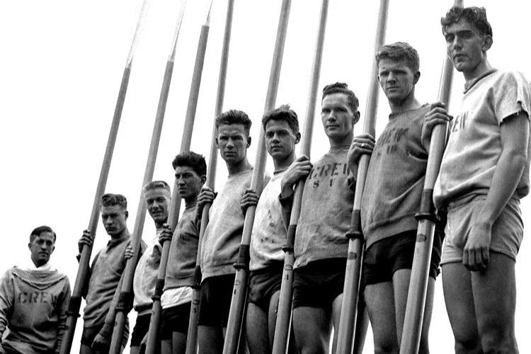 Equipaggio di canottaggio dell'Università di Washington, protagonista alle Olimpiadi di Berlino 1936